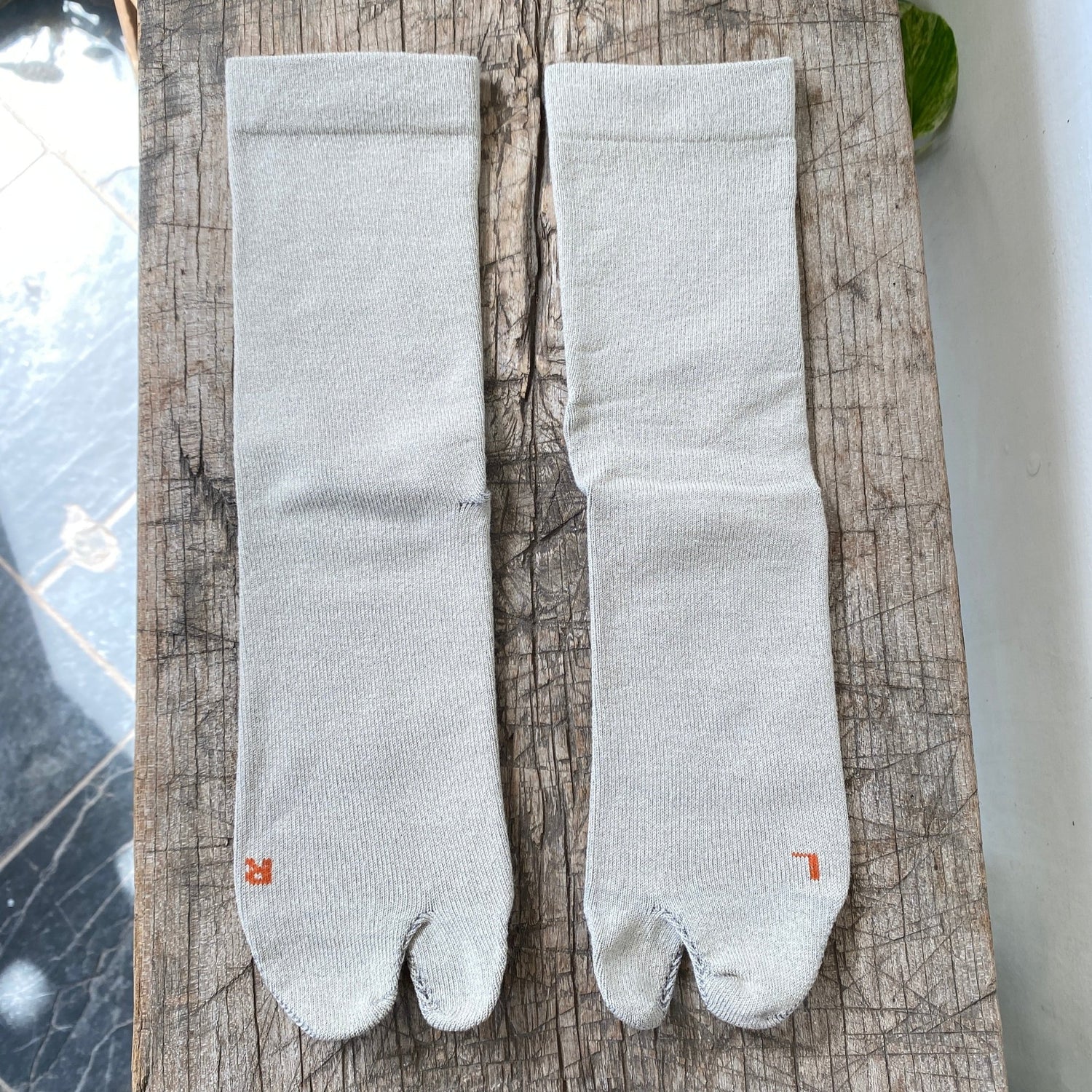 AMIATABI Cotton Silk Basic Socks - MIKAHardgoods