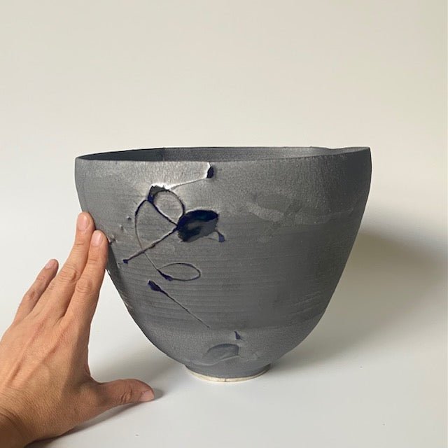 Kayo O’Young / Cobalt black Vase 2026 - MIKAHardgoods