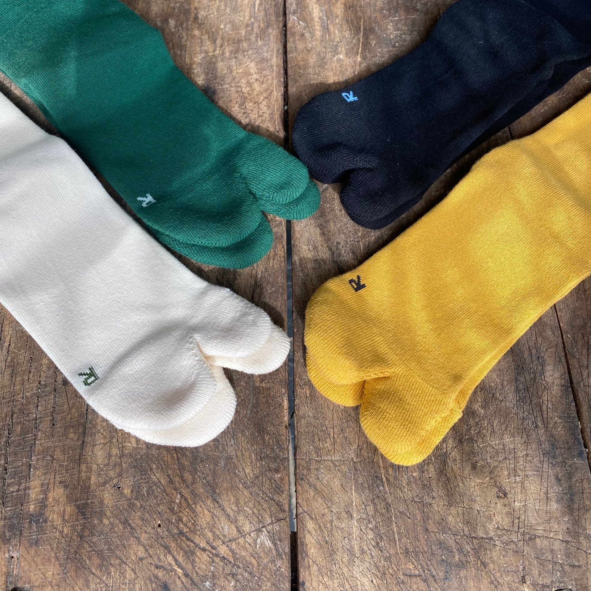 Discover Tabi Socks: The Unique Split-Toe Tradition and Its Benefits - MIKA