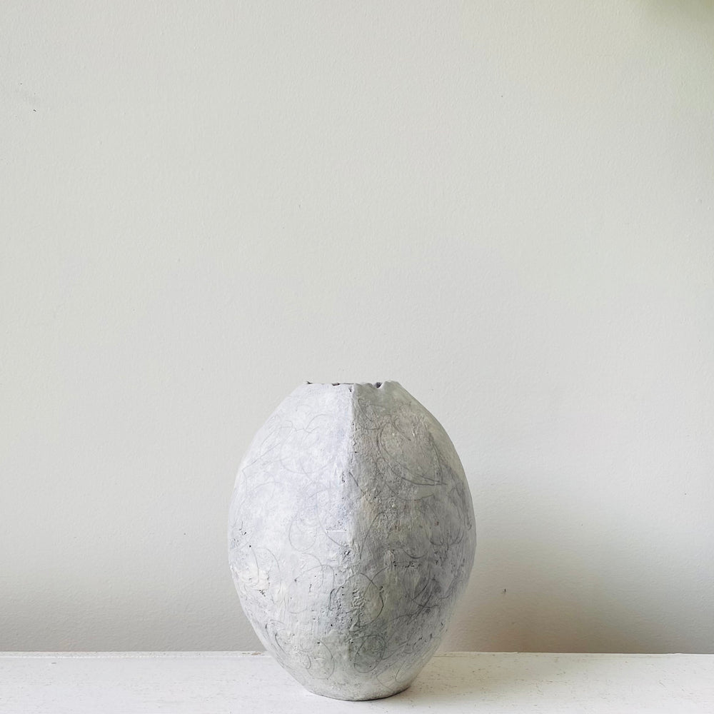 
                  
                    Load image into Gallery viewer, Vase (Satoshi Yoshikawa)
                  
                