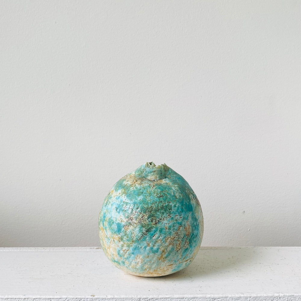
                  
                    Load image into Gallery viewer, Vase (Makiko Hicher) blue
                  
                