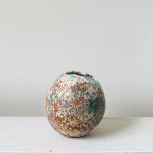 
                  
                    Load image into Gallery viewer, Vase (Makiko Hicher)
                  
                