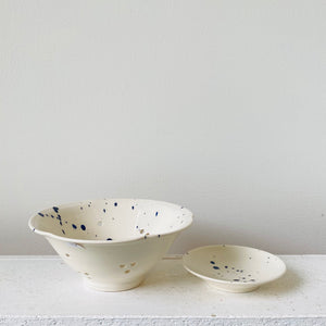 
                  
                    Load image into Gallery viewer, Berry bowl (Akai Ceramic Studio)
                  
                