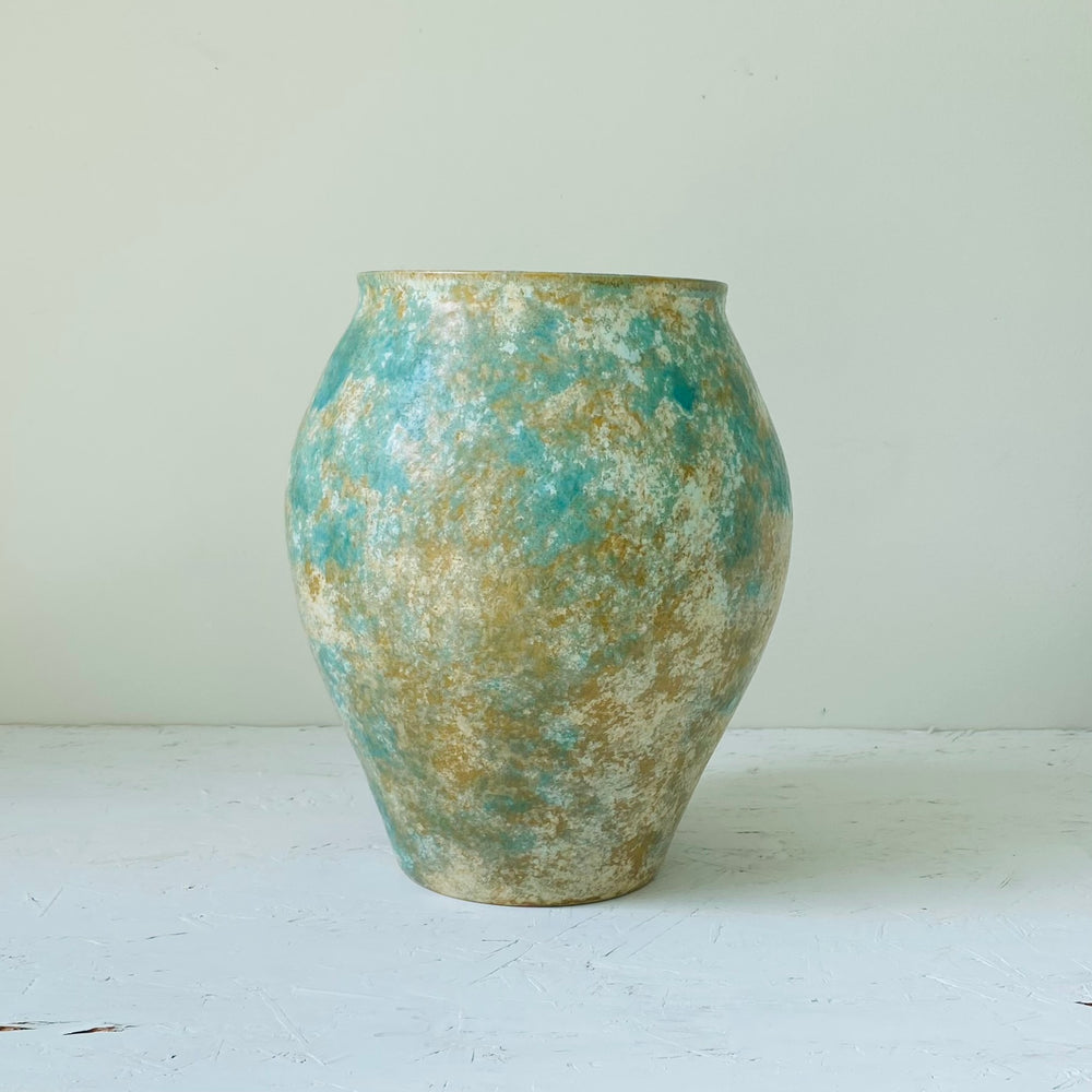 
                  
                    Load image into Gallery viewer, Vase (Makiko Hicher)
                  
                