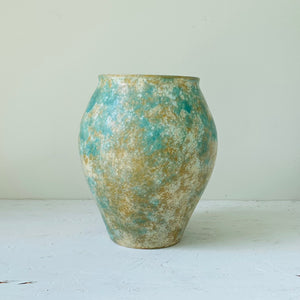 
                  
                    Load image into Gallery viewer, Vase (Makiko Hicher)
                  
                