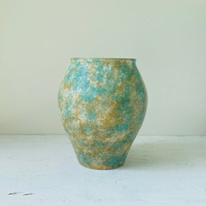 
                  
                    Load image into Gallery viewer, Vase (Makiko Hicher)
                  
                