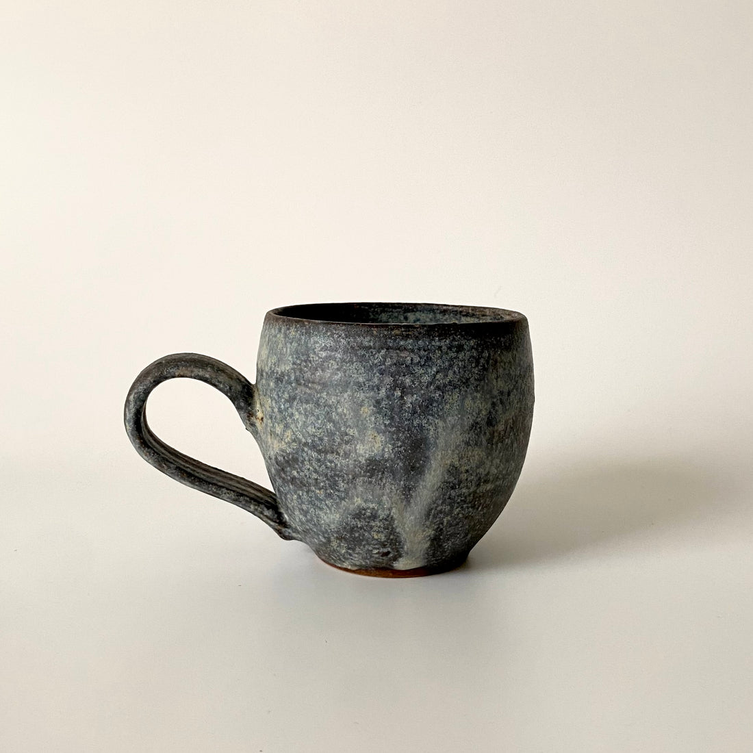 MIKA Original Handmade Round Mug  (10oz) / Navy