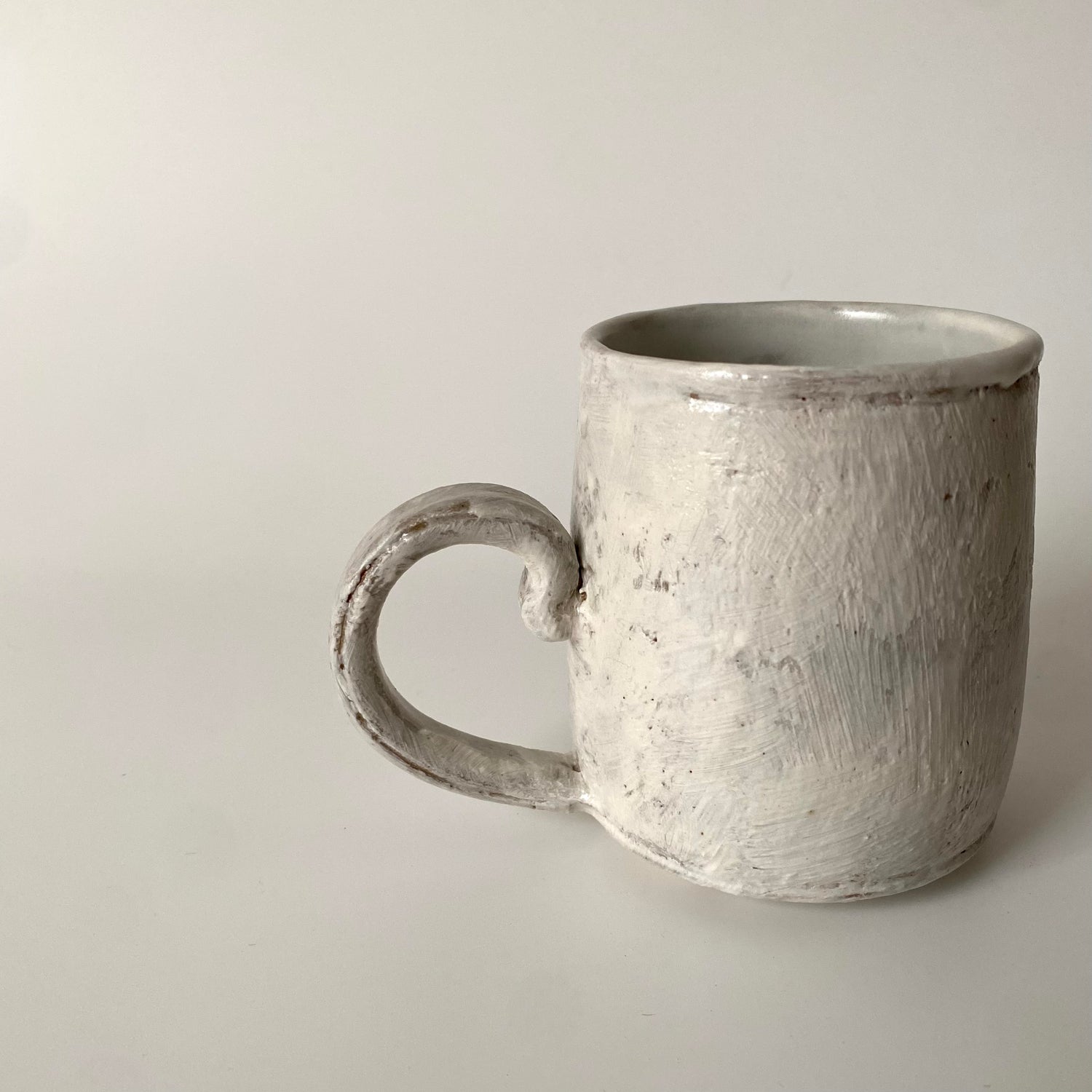 MIKA Handmade Mug – Modern Handle Design, Natural Organic Tones (8oz) / White