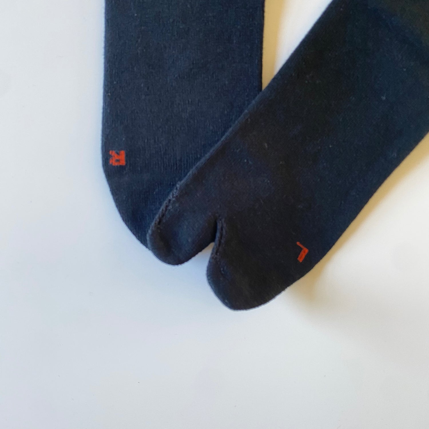 AMIATABI Cotton Silk Basic Tabi Socks