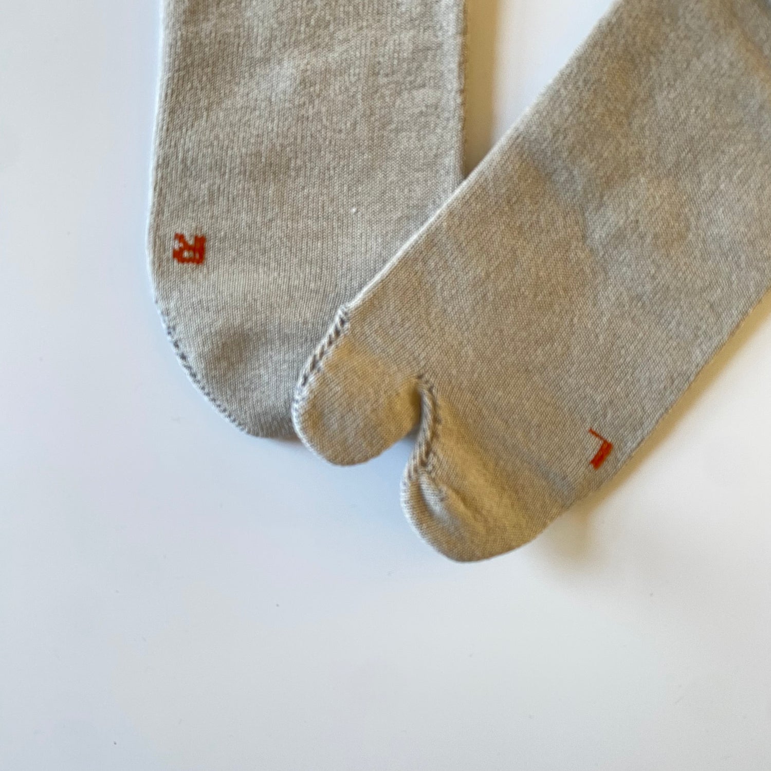 AMIATABI Cotton Silk Basic Tabi Socks