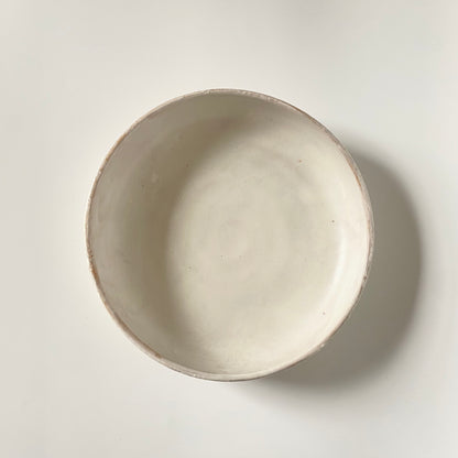 Ceramic 8 1/2" shallow Bowl – Frost | Utsuroi by MIKA