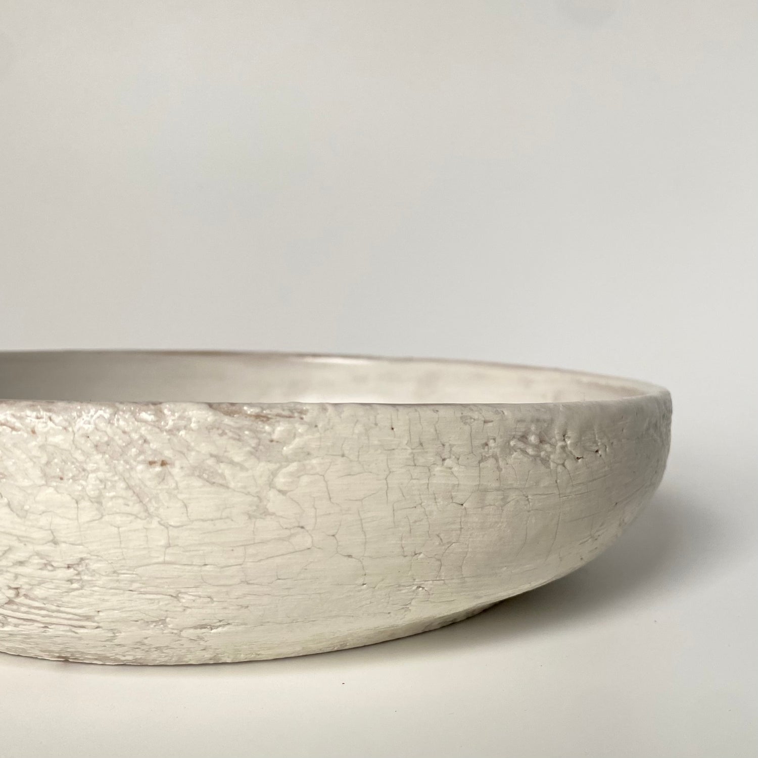 Ceramic 8 1/2" shallow Bowl – Frost | Utsuroi by MIKA