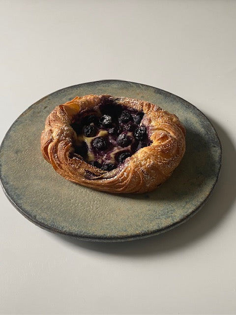 Ceramic 8.5" Round Plate | Utsuroi by MIKA