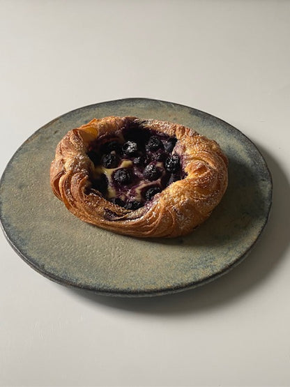 Ceramic 8.5" Round Plate | Utsuroi by MIKA