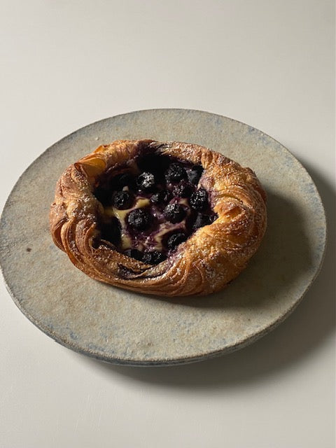 Ceramic 8.5" Round Plate | Utsuroi by MIKA