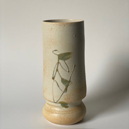 Kayo O’Young / soft cream-colored vase2026 - MIKAHardgoods