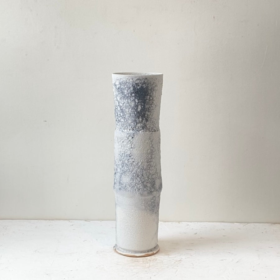 Kayo O’Young / Vase 2025 - MIKAHardgoods