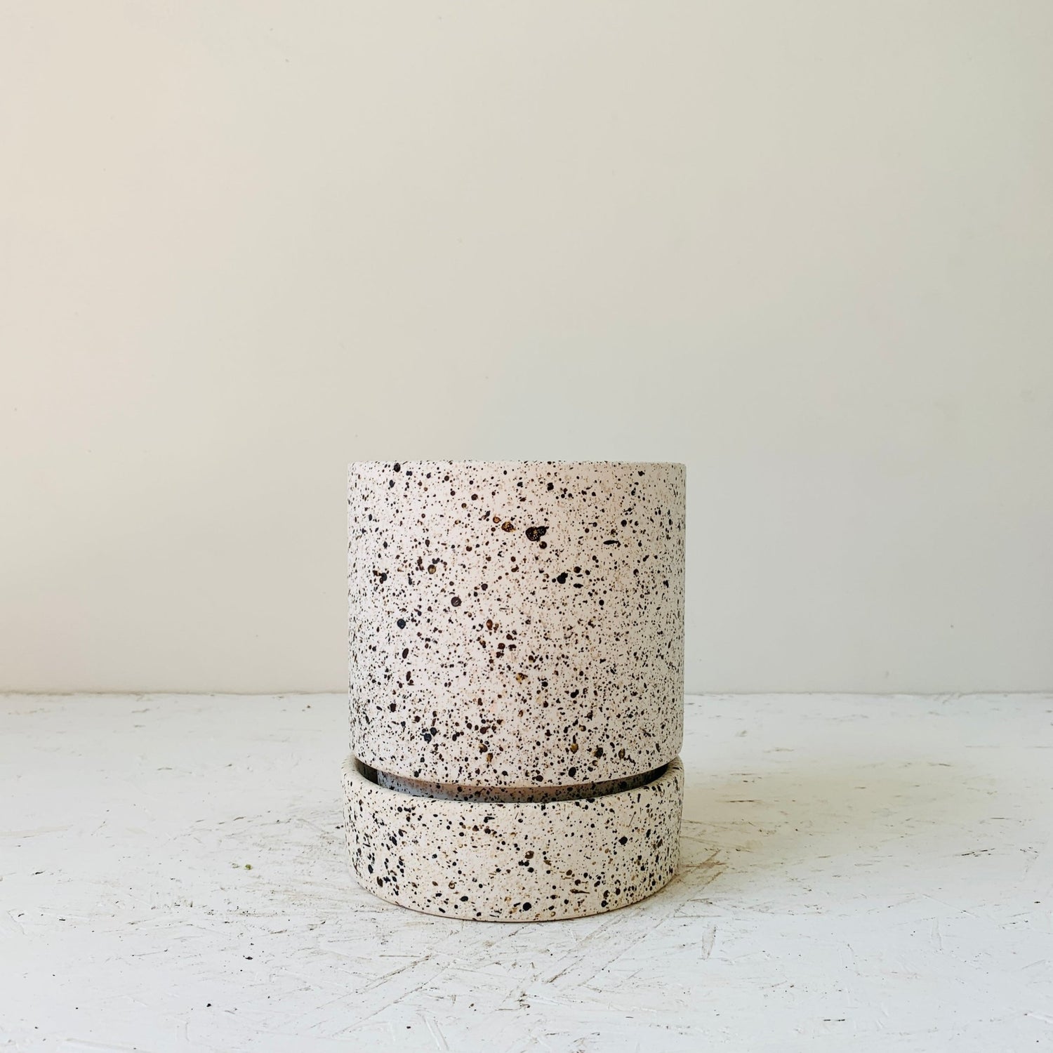 Speckled Clay Pot with drainage hole and saucer - MIKAFleur