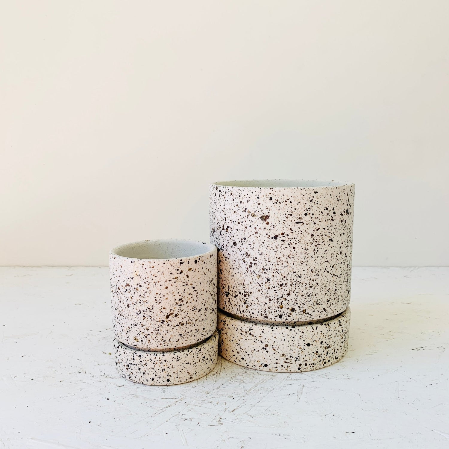 Speckled Clay Pot with drainage hole and saucer - MIKAFleur