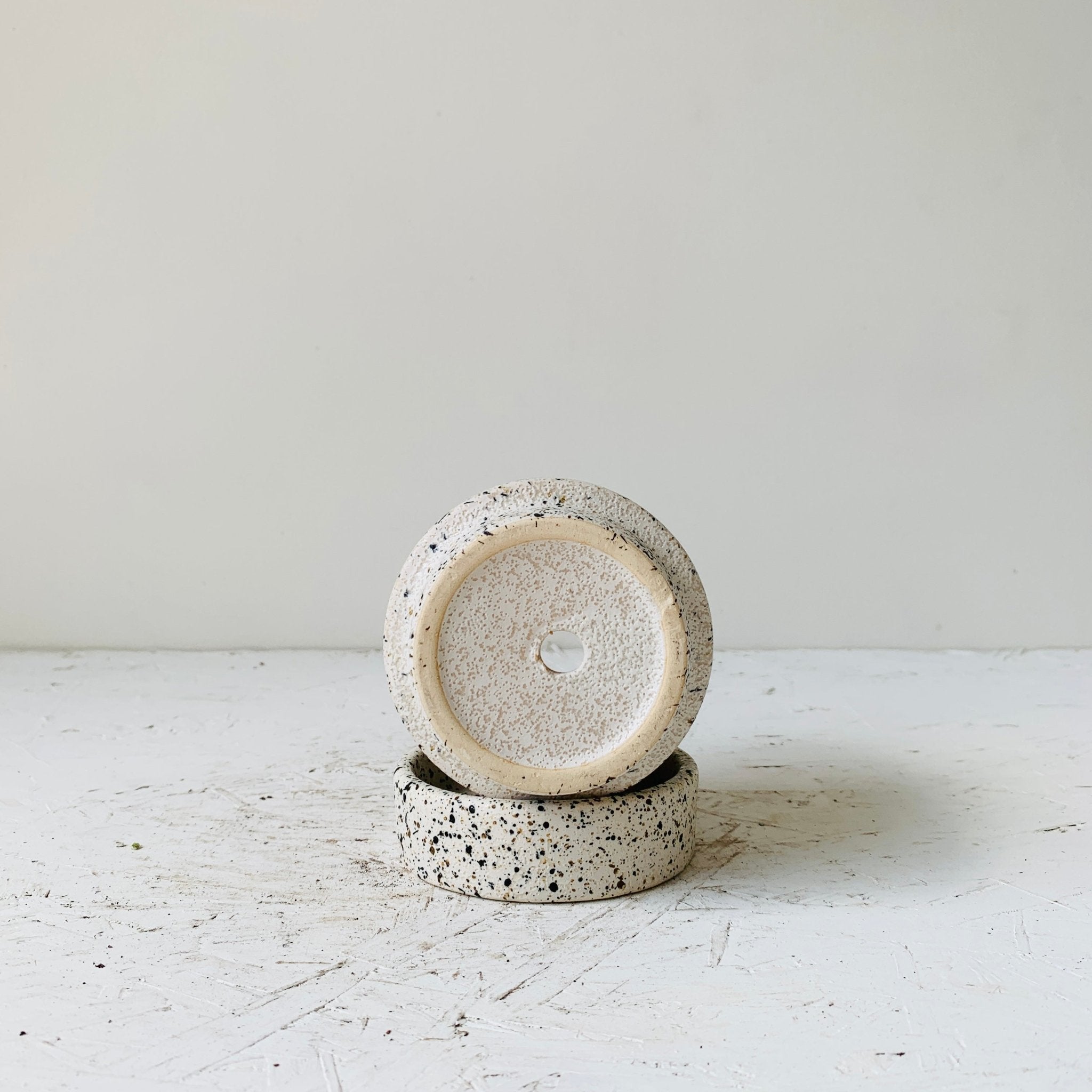 Speckled Clay Pot with drainage hole and saucer - MIKAFleur