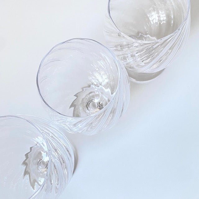 Twisted Optic Wine Glass – Clear | HIROY GLASS STUDIO - MIKAHardgoods