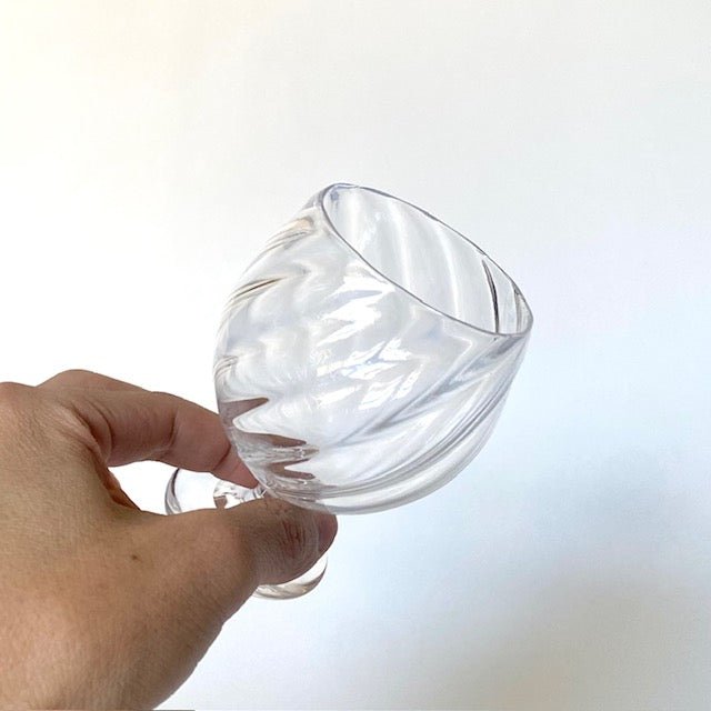Twisted Optic Wine Glass – Clear | HIROY GLASS STUDIO - MIKAHardgoods