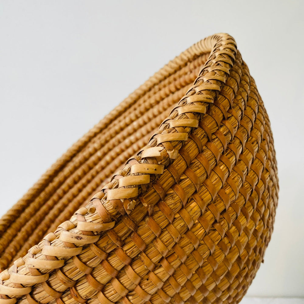 
                  
                    Load image into Gallery viewer, 19th century Hungary antique rye straw basket - MIKAFleurAntique
                  
                