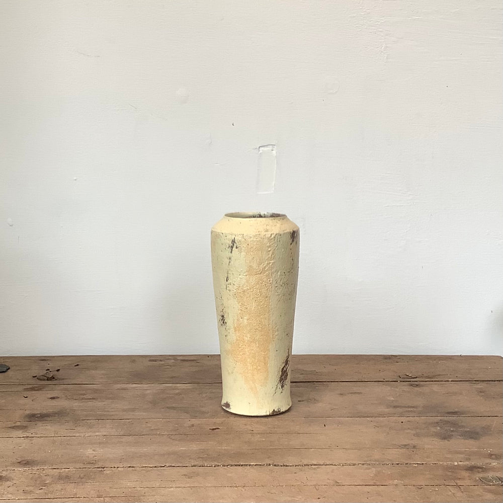 
                  
                    Load image into Gallery viewer, MIKA&amp;#39;S HANDMADE VASE
                  
                