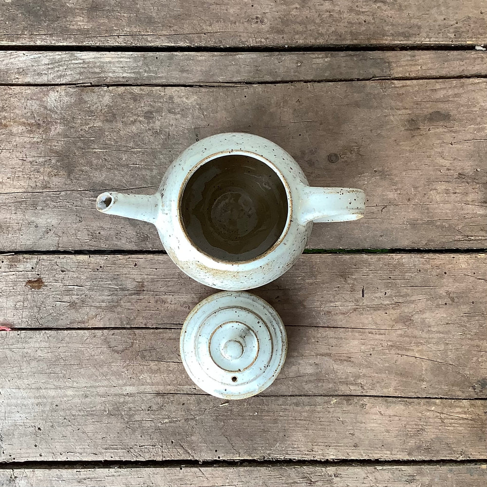 
                  
                    Load image into Gallery viewer, MIKA&amp;#39;s handmade teapot (back handle)
                  
                