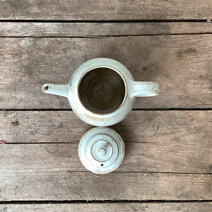
                  
                    Load image into Gallery viewer, MIKA&amp;#39;s handmade teapot (back handle)
                  
                