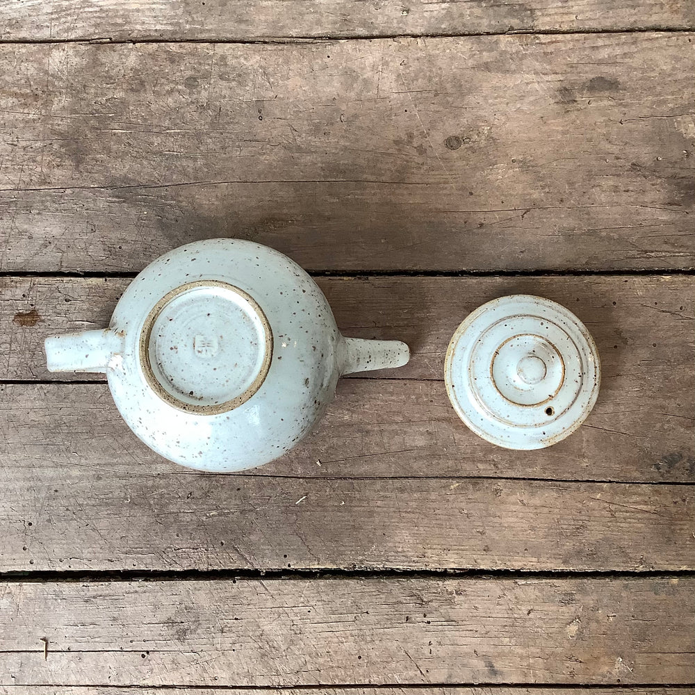 
                  
                    Load image into Gallery viewer, MIKA&amp;#39;s handmade teapot (back handle)
                  
                