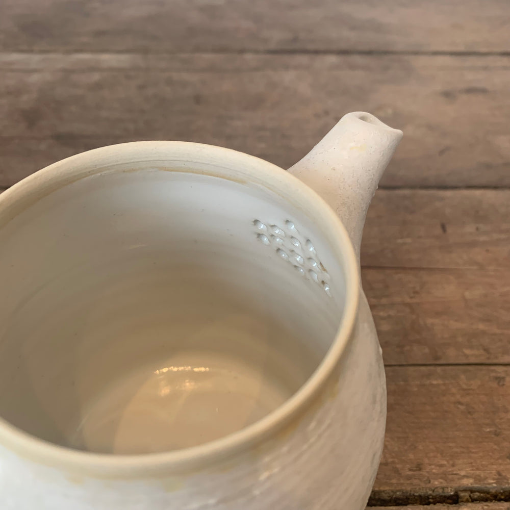 
                  
                    Load image into Gallery viewer, Tea pot Medium (Makiko Hicher)
                  
                