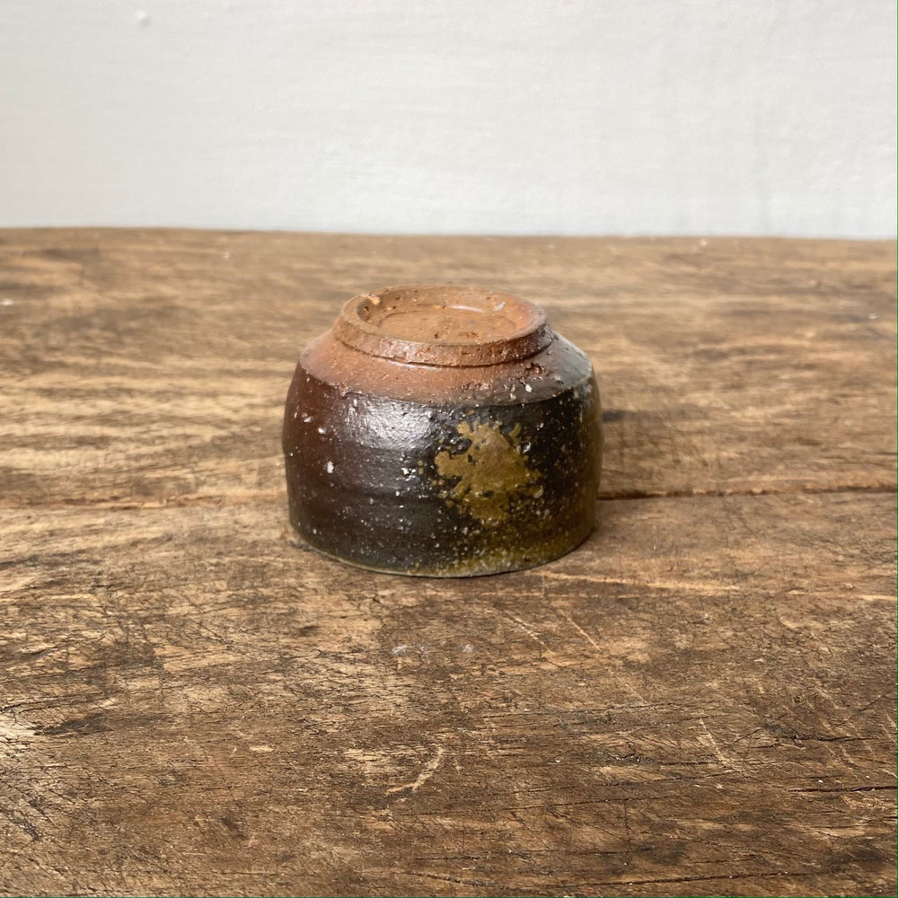 
                  
                    Load image into Gallery viewer, Bizen ware Sake cup (Mitsuhiro Kaneshige) - MIKAFleurHardgoods
                  
                