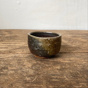 
                  
                    Load image into Gallery viewer, Bizen ware Sake cup (Mitsuhiro Kaneshige) - MIKAFleurHardgoods
                  
                