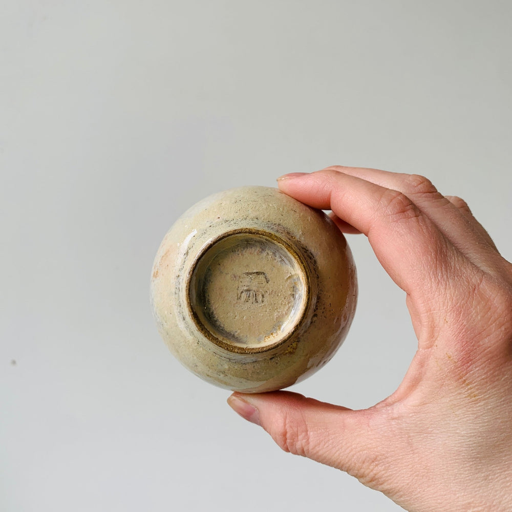 
                  
                    Load image into Gallery viewer, MIKA&amp;#39;s handmade kohiki sake cup - MIKAFleurHardgoods
                  
                