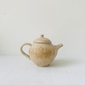 
                  
                    Load image into Gallery viewer, MIKA&amp;#39;s Handmade Kohiki TeaPot (Back Handle) - MIKAFleurHardgoods
                  
                