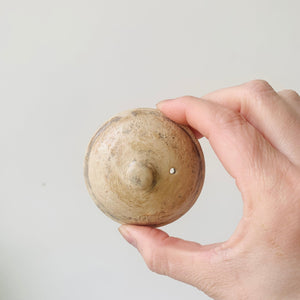 
                  
                    Load image into Gallery viewer, MIKA&amp;#39;s Handmade Kohiki TeaPot (Back Handle) - MIKAFleurHardgoods
                  
                