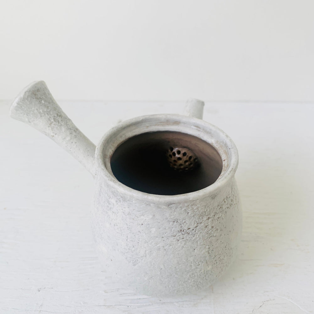 
                  
                    Load image into Gallery viewer, MIKA&amp;#39;s Handmade Kohiki TeaPot (Side Handle) - MIKAFleurHardgoods
                  
                