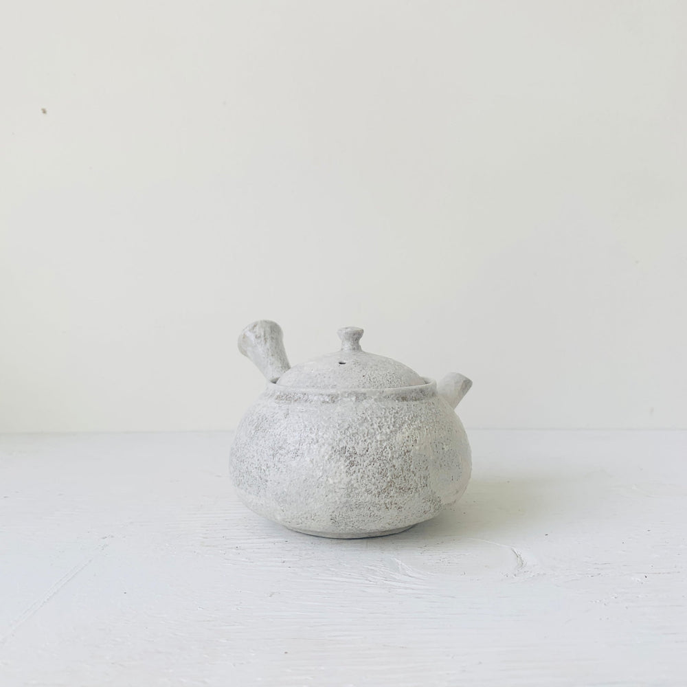 
                  
                    Load image into Gallery viewer, MIKA&amp;#39;s Handmade Kohiki TeaPot (side Handle) - MIKAFleurHardgoods
                  
                