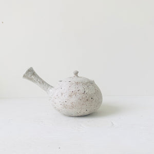 
                  
                    Load image into Gallery viewer, MIKA&amp;#39;s Handmade Kohiki TeaPot (Side Handle) - MIKAFleurHardgoods
                  
                