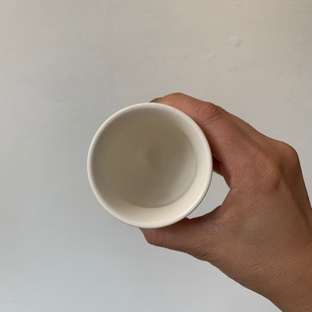 
                  
                    Load image into Gallery viewer, Mini cup (Akai Ceramic Studio) - MIKAFleurHardgoods
                  
                