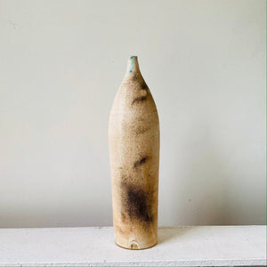 
                  
                    Load image into Gallery viewer, Vase (Makiko Hicher) - MIKAFleurHardgoods
                  
                