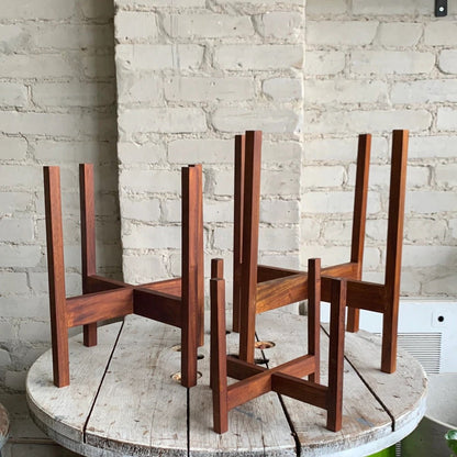 Wooden stand - Mahogany - MIKAFleurHardgoods